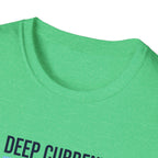 T-shirt graphique Deep Current — T-shirt de plongeur océanique « La pression forge le caractère »